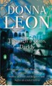 Through a Glass, Darkly (Commissario Guido Brunetti Mysteries) - Donna Leon