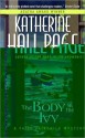 The Body in the Ivy (Faith Fairchild, #16) - Katherine Hall Page