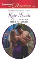 In the Heat of the Spotlight (The Bryants: Powerful & Proud) - Kate Hewitt