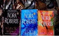 In the Garden Boxed Set: Red Lily, Black Rose, Blue Dahlia (3 Book Trilogy) - Nora Roberts