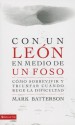 Con un Leon en Medio de un Foso: Como Sobrevivir y Triunfar Cuando Ruge la Dificultad - Mark Batterson