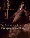 The Perfect Medium: Photography and the Occult - Clément Chéroux, Denis Canguilhem, Pierre Apraxine, Andreas Fischer, Sophie Schmit, Crista Cloutier, Stephen E. Braude