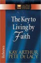 The Key to Living by Faith: Hebrews - Kay Arthur, Pete De Lacy