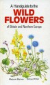 A Handguide To The Wild Flowers Of Britain And Northern Europe (Nature Handguides) - Marjorie Blamey, Richard Fitter