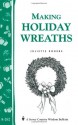 Making Holiday Wreaths: Storey's Country Wisdom Bulletin A-262 (Storey Country Wisdom Bulletin, a-262) - Juliette Rogers