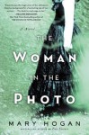 The Woman in the Photo: A Novel - Mary Hogan