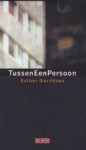 Tussen een persoon - Esther Gerritsen