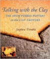 Talking with the Clay: The Art of Pueblo Pottery in the 21st Century (Native Arts and Voices) - Stephen Trimble