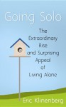 Going Solo: The Extraordinary Rise and Surprising Appeal of Living Alone (Center Point Platinum Nonfiction) - Eric Klinenberg