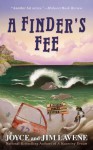 A Finder's Fee (A Missing Pieces Mystery) - Joyce, Jim Lavene