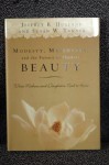 Modesty, Makeovers, and the Pursuit of Physical Beauty: What Mothers and Daughters Need to Know - Jeffrey R. Holland, Susan W. Tanner