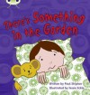 There's Something in the Garden (Phonics Bug Phase 4) - Paul Shipton