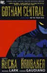 Gotham Central Deluxe Edition, Book 3: On the Freak Beat - Greg Rucka, Ed Brubaker, Michael Lark, Stefano Gaudiano