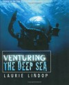 Venturing The Deep Sea (Science on the Edge) - Laurie Lindop