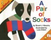 A Pair of Socks: Matching (Mathstart: Level 1 (HarperCollins Paperback)) - Stuart J. Murphy, Lois Ehlert