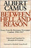 Between Hell & Reason: Essays from the Resistance Newspaper Combat 1944-47 - Albert Camus, Alexandre de Gramont, Elisabeth Young-Bruehl