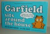 GARFIELD SITS AROUND THE HOUSE HIS SEVENTH BOOK [7th] - Jim Davis