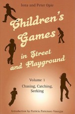 Children's Games in Street and Playground, Volume 1: Chasing, Catching, Seeking - Iona Opie, Peter Opie