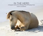 In the Herd: A Photographic Journey with the Chincoteague Ponies and Assateague Horses - Jayne M. Silberman, Diana Reiss