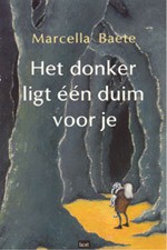 Het donker ligt één duim voor je - Marcella Baete, Gerda Dendooven