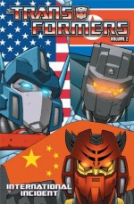 Transformers Volume 2: International Incident - Don Figueroa, Mike Costa, E. J. Su, Javier Saltares, Guido Guidi