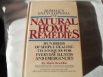 Rodale's Encyclopedia of Natural Home Remedies: Hundreds of Simple Healing Techniques for Everyday Illness and Emergencies - Mark Bricklin