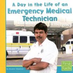 A Day in the Life of an Emergency Medical Technician (First Facts: Community Helpers at Work) - Heather Adamson