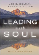 Leading with Soul: An Uncommon Journey of Spirit (J-B US non-Franchise Leadership) - Lee G. Bolman, Terrence E. Deal