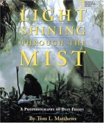 Light Shining Through the Mist: A Photobiography of Dian Fossey (Photobiographies) - Tom Mathews, George B. Schaller