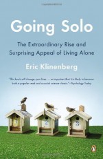 Going Solo: The Extraordinary Rise and Surprising Appeal of Living Alone by Klinenberg, Eric [Paperback(2013/1/29)] - Eric Klinenberg