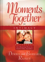 Moments Together for Intimacy: Devotions for Drawing Near to God and One Another - Dennis Rainey, Barbara Rainey