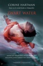 Zwart water - Corine Hartman