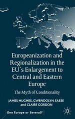 Europeanization and Regionalization in the EU's Enlargement: The Myth of Conditionality - James Hughes, Claire Gordon