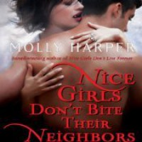 Nice Girls Don't Bite Their Neighbors  - Molly Harper, Amanda Ronconi