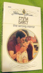 The Wrong Mirror (Harlequin Presents 1020) - Emma Darcy