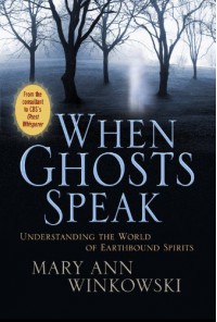 When Ghosts Speak: Understanding the World of Earthbound Spirits - Mary Ann Winkowski