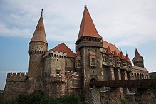 Walking around Hunedoara Castle (Drag Kula) in Romania (Photo Gallery): (Photo Books,Photo Album,Photo Big Book,Photo Display,Photo Magazines,Photo Story,Photo Traveler,Travel Books,Tra - John Parker