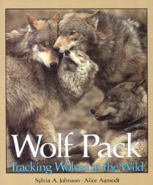 Wolf Pack: Tracking Wolves in the Wild - Sylvia A. Johnson, Alice Aamodt