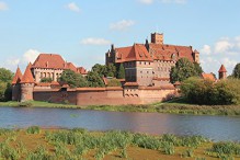 Walking around Malbork Castle in Poland (Photo Gallery): (Photo Books,Photo Album,Photo Big Book,Photo Display,Photo Journal,Photo Story,Photo Traveler,Travel Books,Travel Photos,Trave - John Parker