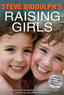 Raising Girls: From Babyhood to Womanhood - Helping your Daughter to Grow Up Wise, Warm and Strong - Steve Biddulph