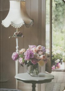 Pretty Pastel Flowers Mini Flexi Notebook Lamp - Ryland Peters & Small