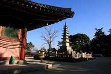 Photo Gallery of Beomeosa Temple - Korea: (Photo Books,Photo Album,Photo Big Book,Photo Display,Photo Journal,Photo Magazines,Photo Story,Photo Traveler,Travel Books,Travel Photos,Travel Photography) - John Parker